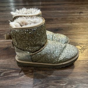 Ugg classic mini Bailey bow cosmo edition